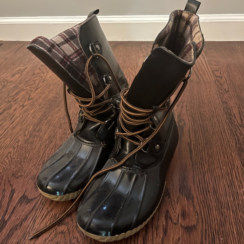 Wet seal rainboots, size 7